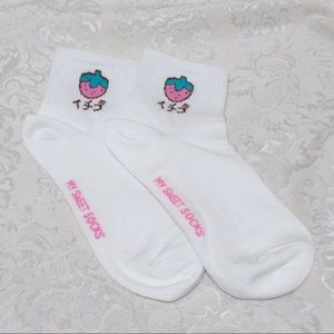 Fruit socks! (Strawberry)